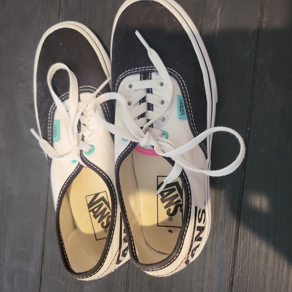 Girls Van's